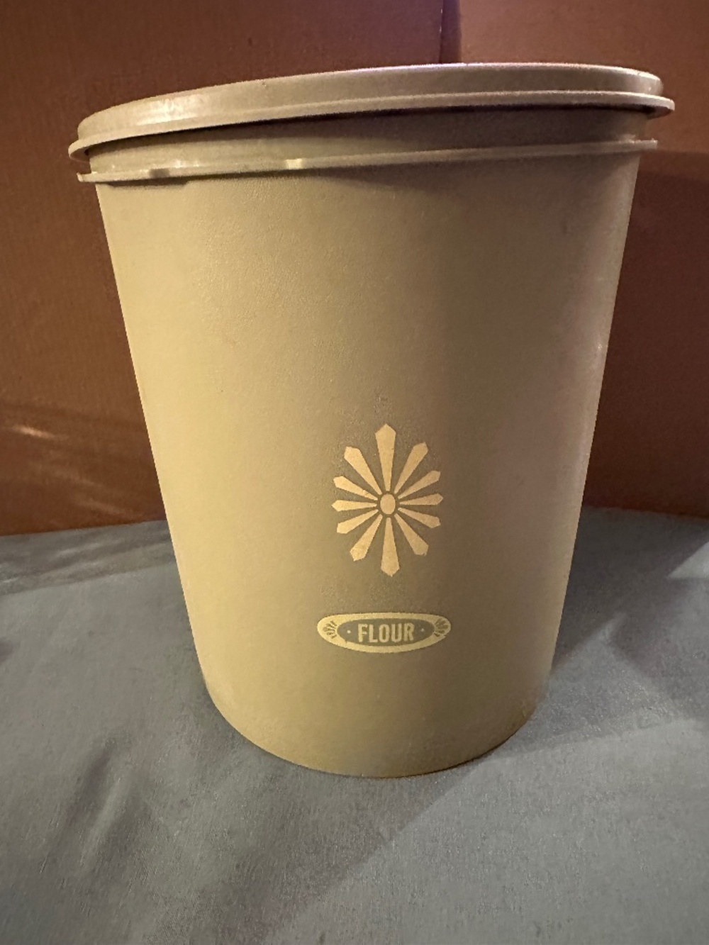 Tupperware Servalier Flour canister - Avocado